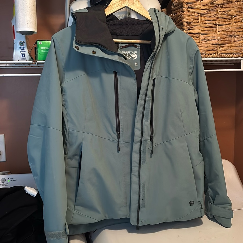 Mountain hardware ski jacket